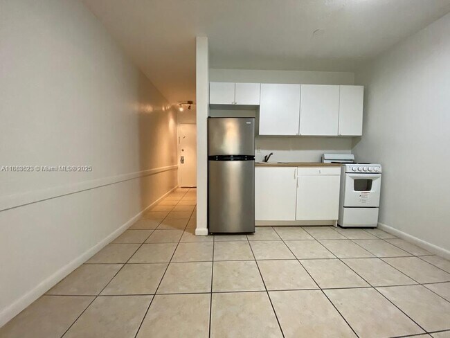 Building Photo - 318 Majorca Ave