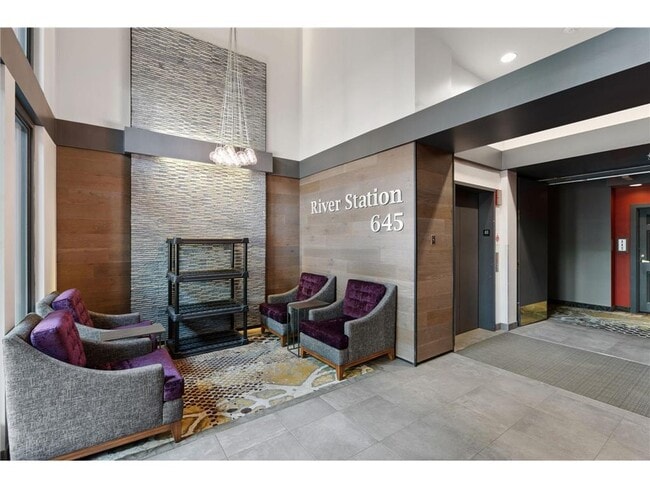 Building Photo - 645 N 1st St