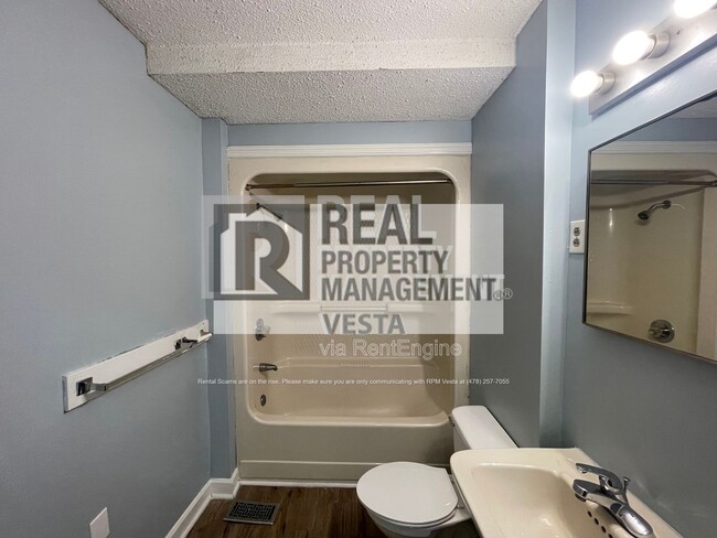 Building Photo - 110 W Ridge Cir