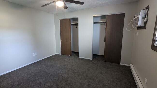 Building Photo - MN Cedar Village (809)