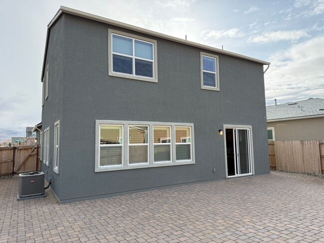 Building Photo - Experience refined living in this beautifully appointed 4-bedroom + den, 3-bath executive residence.