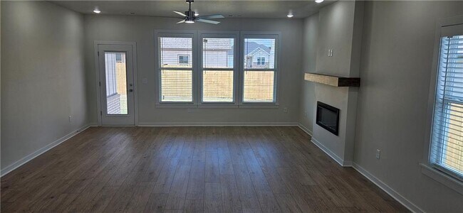 Building Photo - 5910 SW Coywolf St