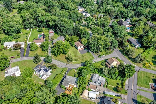 Building Photo - 5 Laurel Hill Rd