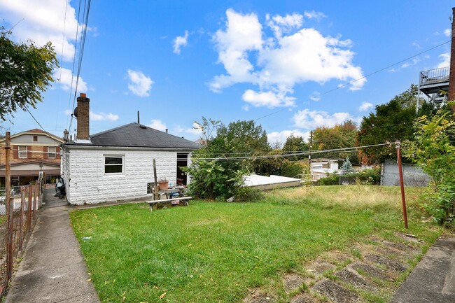 Building Photo - 2012 Brownsville Rd