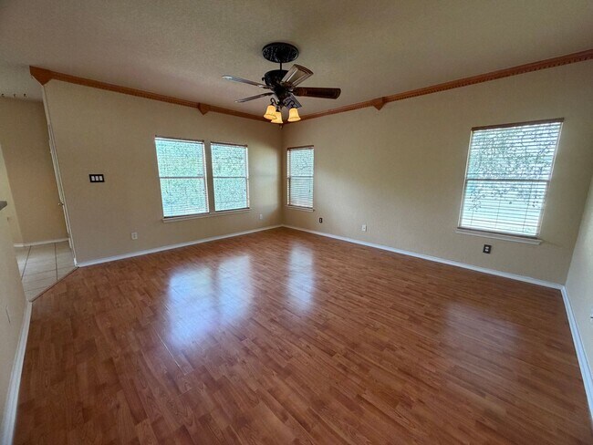 Building Photo - 9103 Rainbow Creek