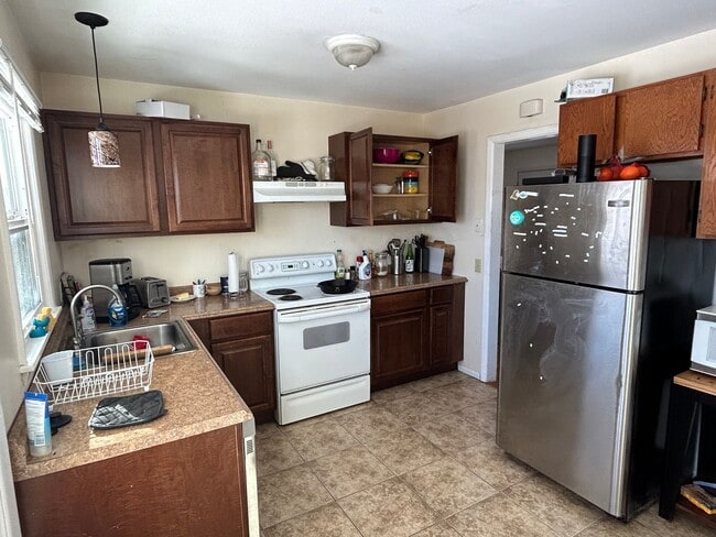 Building Photo - 3 Blocks from CU! Great South Boulder Location Preleasing for August 1st 2026