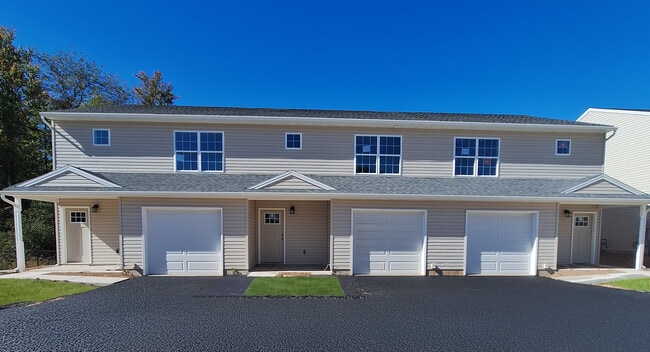 Building Photo - Calvary Hill Townhomes