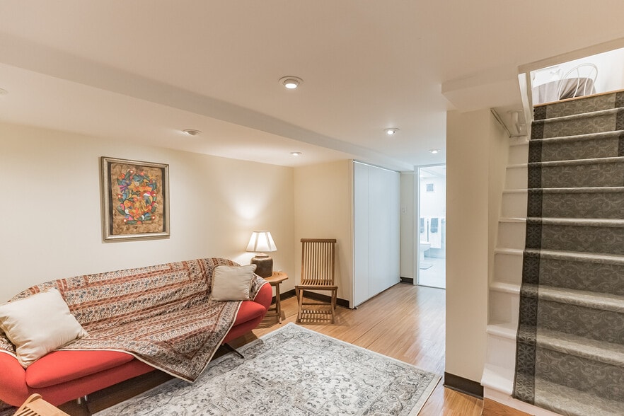 Bonus Room - 807 E Passyunk Ave