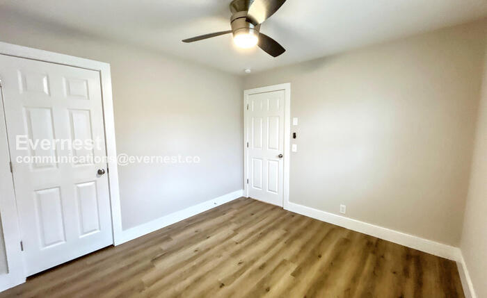 Building Photo - 1732 17th Ave N