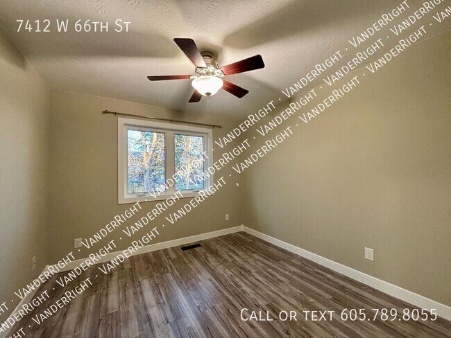 Building Photo - 7412 W 66th St