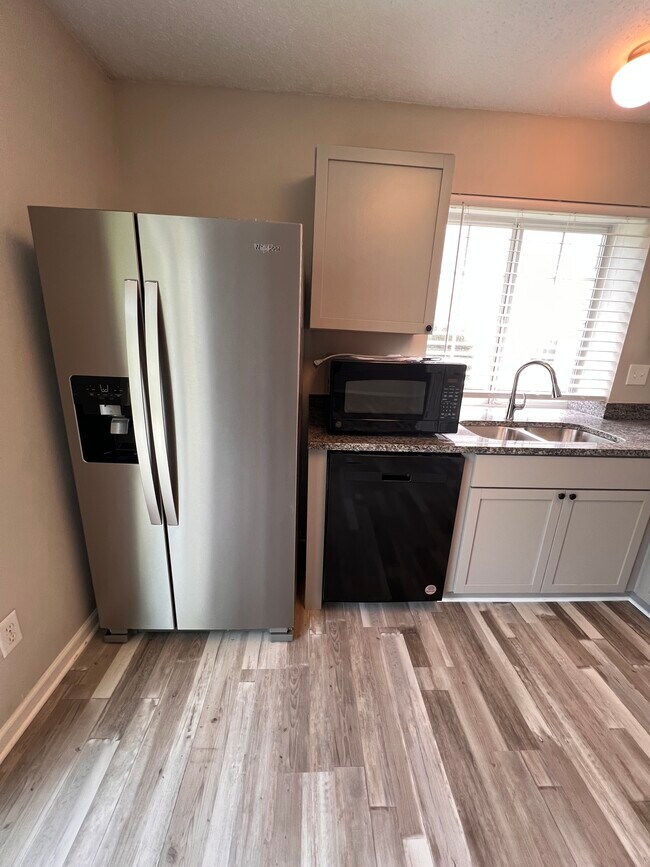 Building Photo - 6223 Cambridge Dr