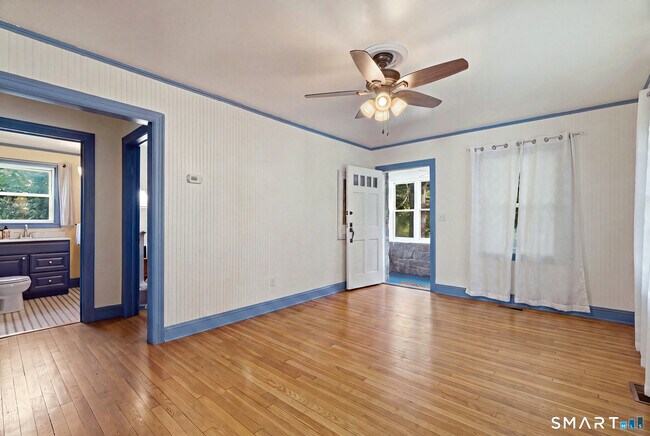 Building Photo - 1 E Lake Dr