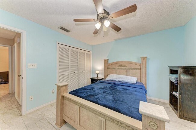 Building Photo - 1520 Sunnyhills Dr