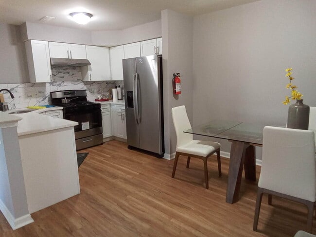 Building Photo - Villages at Berkley - Two bedroom two bath...