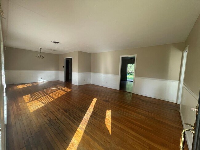 Building Photo - 1703 McFarland St