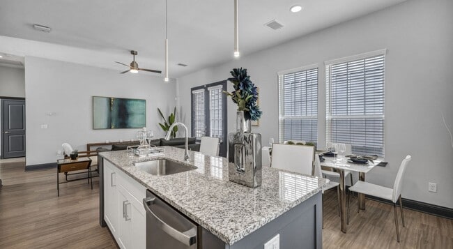 Building Photo - 4250 Woodridge Pkwy