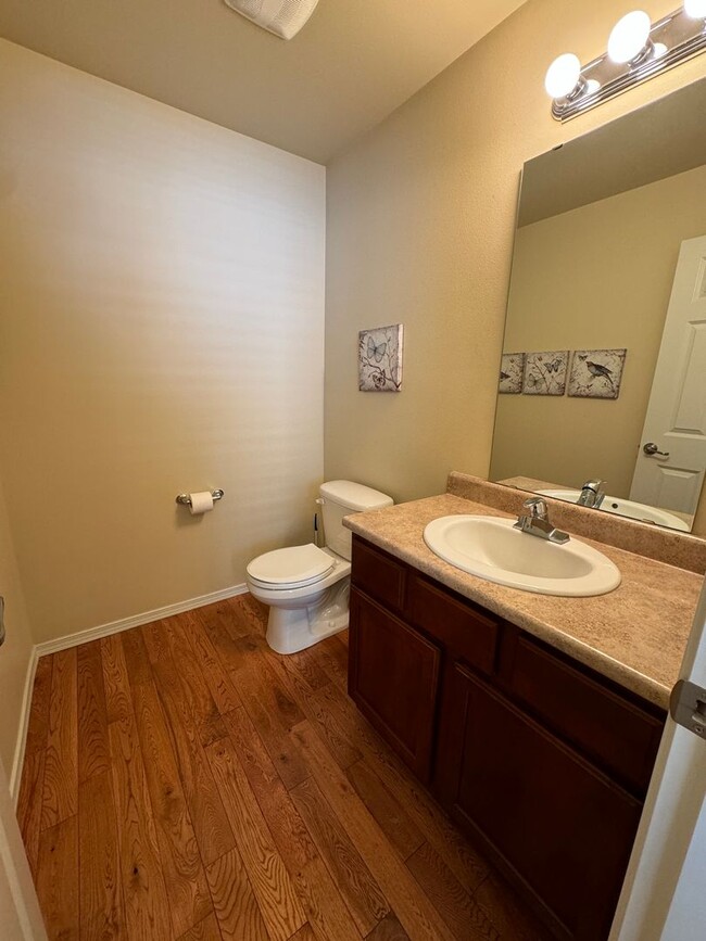 Building Photo - 1175 Swan Loop