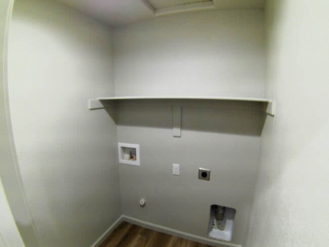 Building Photo - 9821 S Phoenix Dr