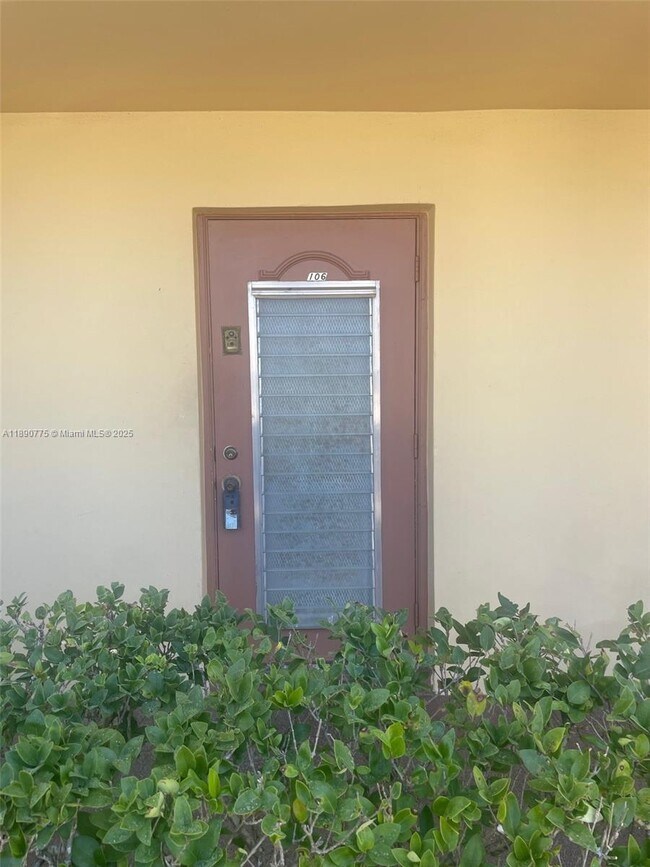 Building Photo - 8500 Sunrise Lakes Blvd
