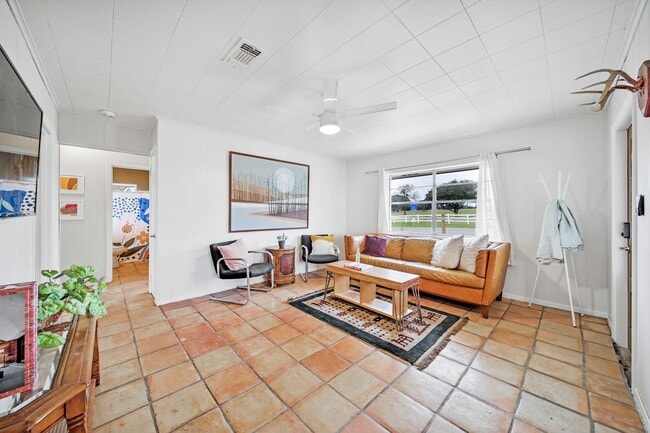 Building Photo - Meadow View Manor