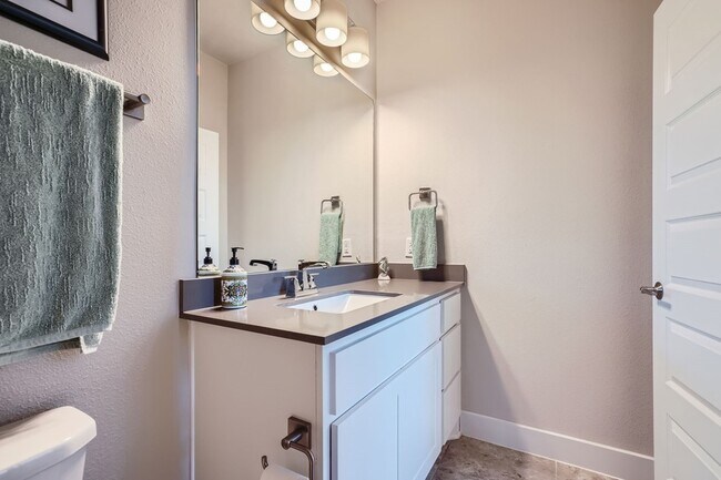 Building Photo - 13224 N Salmon River Cir