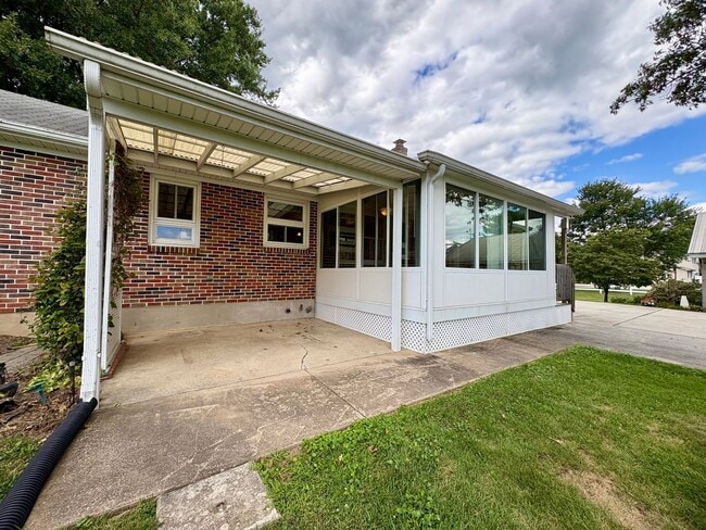 Building Photo - 3 Bedroom 2 Bathroom in Annville w/Huge Ga...