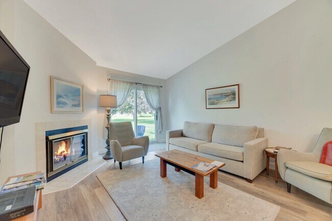 Building Photo - 2555 Youngs Ave