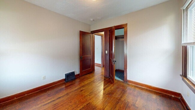 Building Photo - Lorain 2 bd/ 1 bath Single family Home