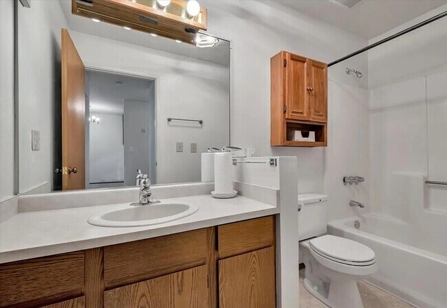 Building Photo - 106 Vista Prieta Ct
