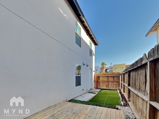 Building Photo - 6649 W Ocotillo Rd
