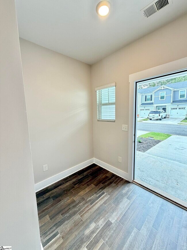 Building Photo - 424 Windsinger Ln