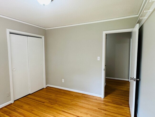 Building Photo - Freshly Renovated 4-Bedroom Retreat!