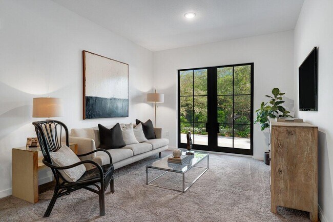 Building Photo - 4250 Lakewood Rd