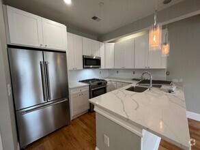 Building Photo - Large 2 Bedrooms Plus a Bonus Room. 2 Full...