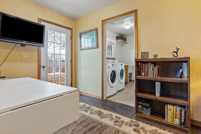 Building Photo - 670 Riverside Rd