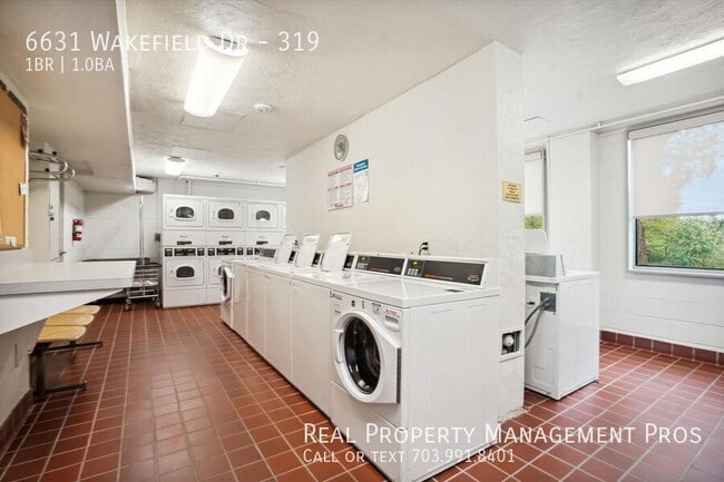 Building Photo - 6631 Wakefield Dr