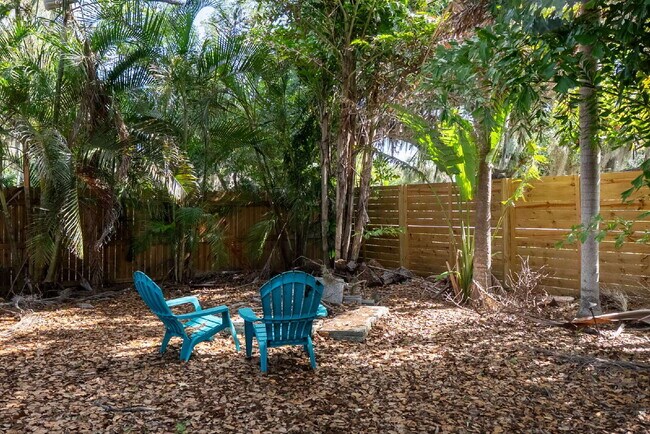 Building Photo - 3525 Riviera Dr