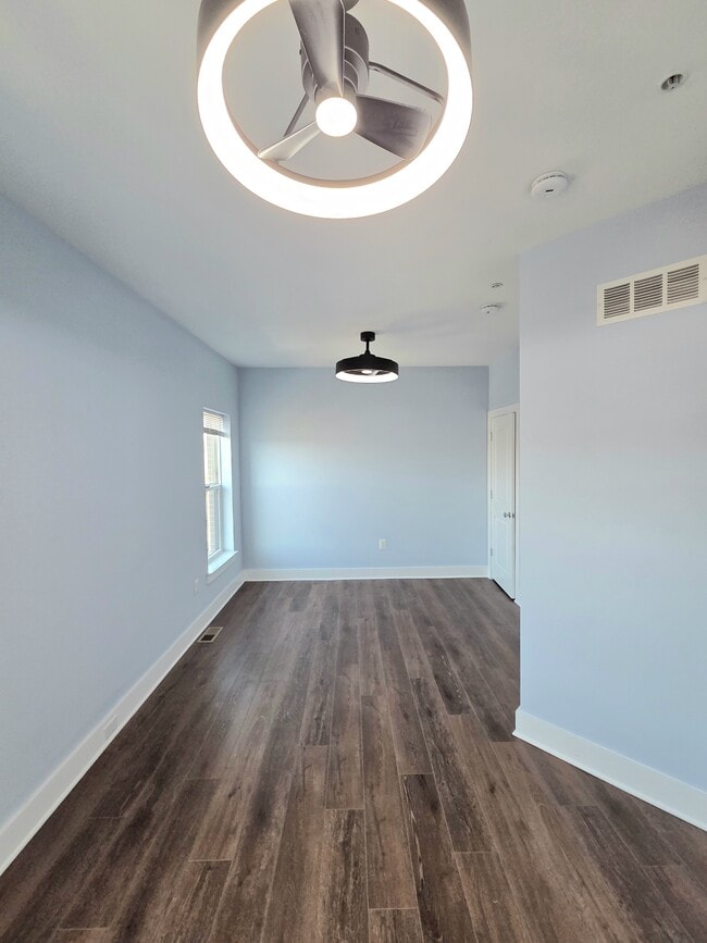 Building Photo - 820 Fern Pl NW