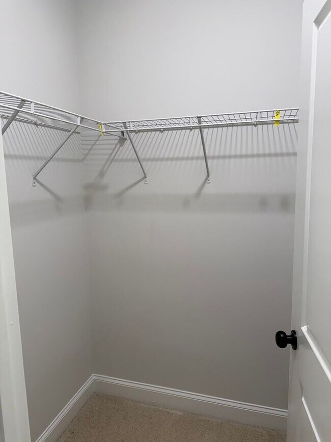 Building Photo - Spacious 5BR House in Buford