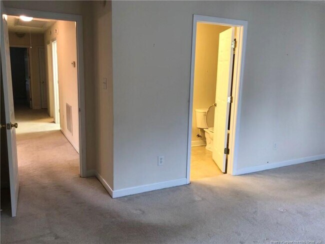 Building Photo - 614 Amberdale W Cir
