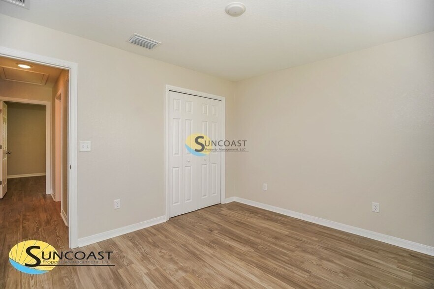 Building Photo - 254 Oak Ln Trk