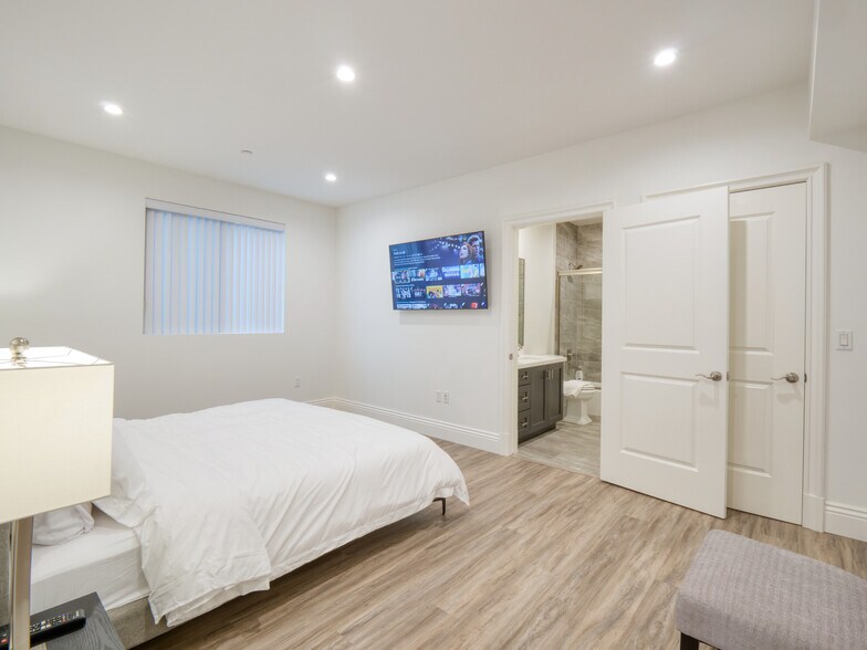 Building Photo - 911 S Shenandoah St