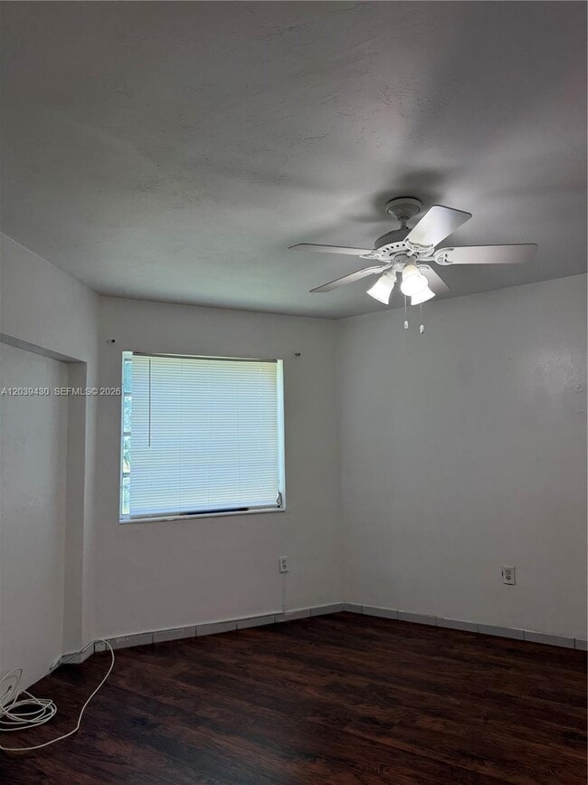 Building Photo - 1667 NE Miami Gardens Dr
