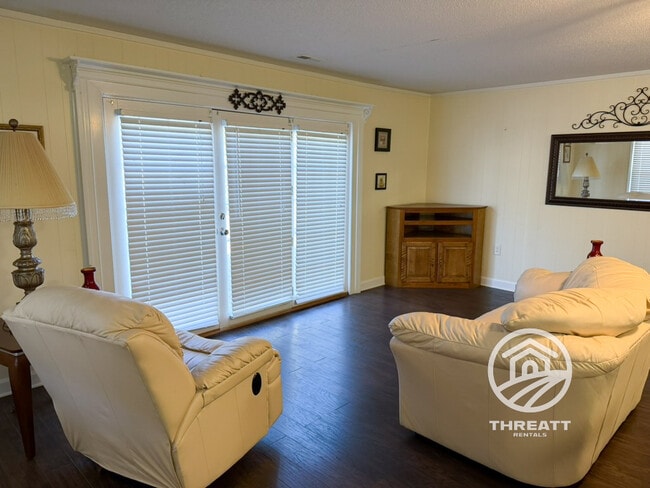 Building Photo - 1049 Long Branch Church Rd