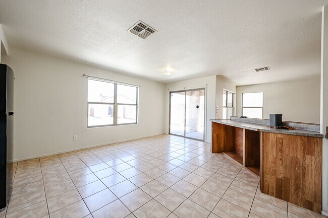 Building Photo - 11816 W Rosewood Dr