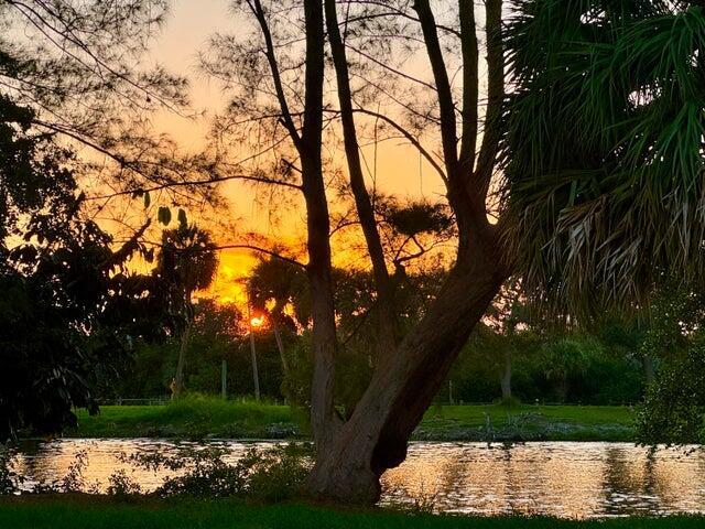 Building Photo - 3040 Lake Osborne Dr