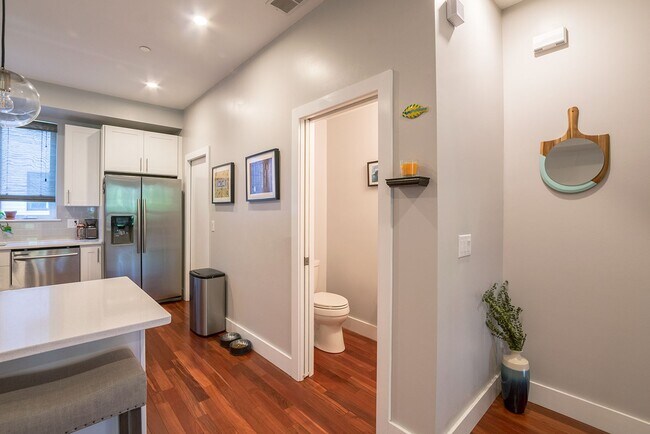 Building Photo - Two Bed Fishtown Townhouse