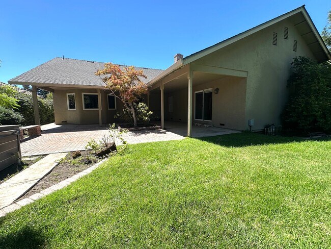 Building Photo - Beautiful 3-Bedroom Home with Open Floor Plan & Private Backyard