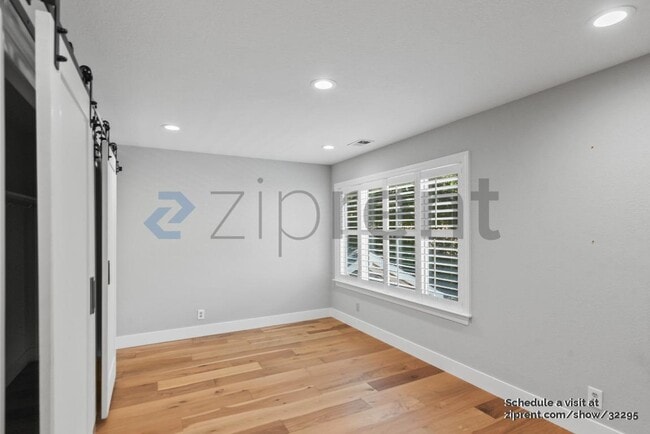 Building Photo - 144 Oakridge Dr
