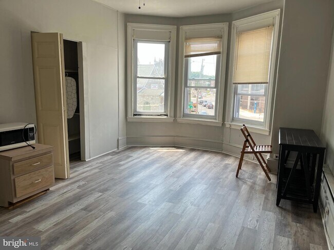 Building Photo - 3315 N Park Ave